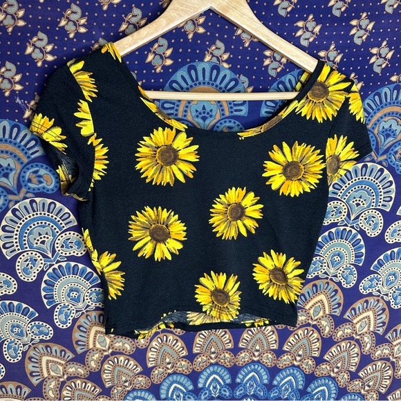 🦋5/20$🦋 sunflower crop top - Picture 6 of 6